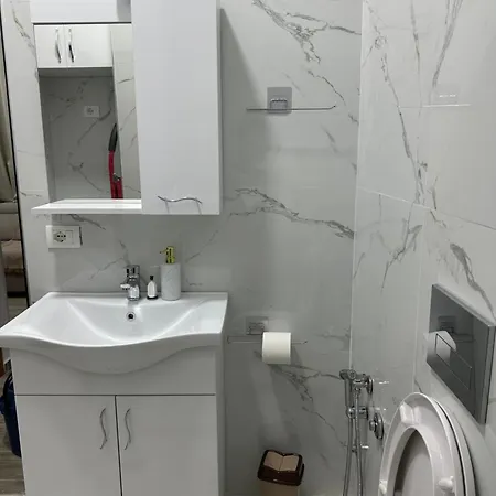 Sister's * טיראנה