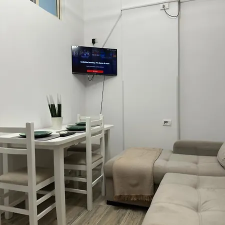 Sister's טיראנה